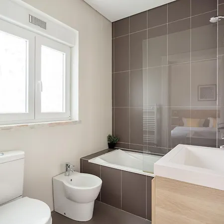 Joivy Modern Flat Near Estrela Garden * Lissabon